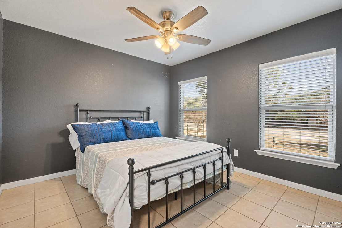 Photo of 1376 Hedgestone