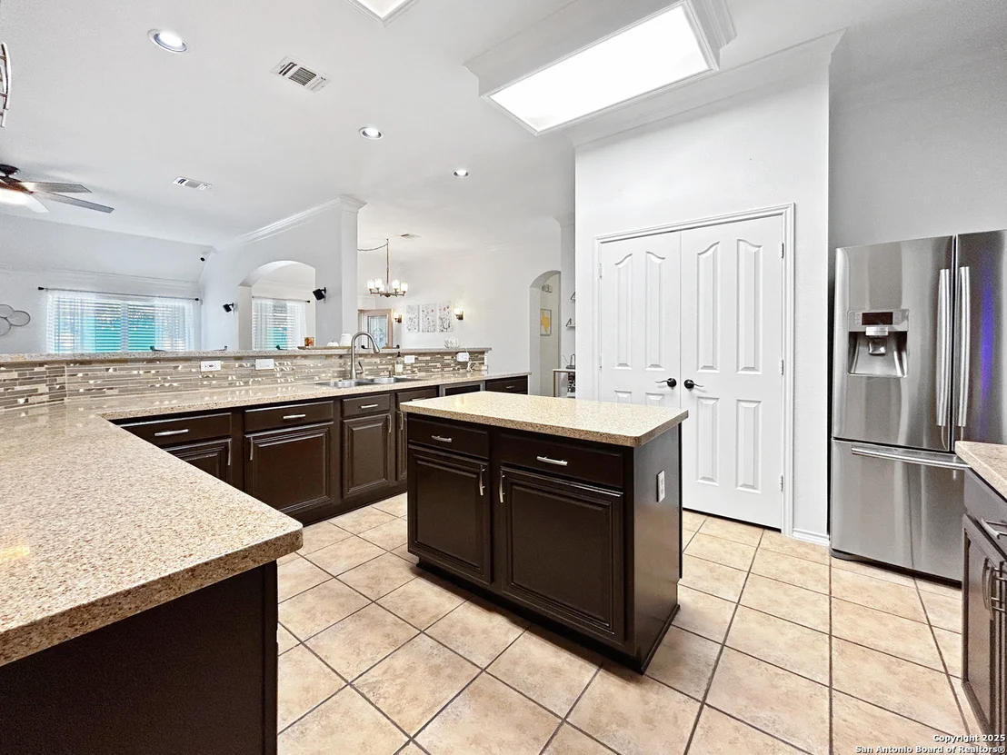 Photo of 1637 Circle Oak