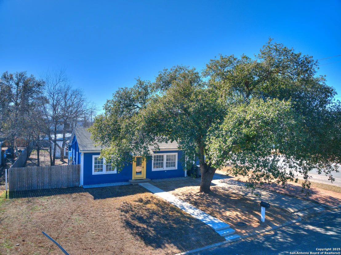 Photo of 337 W Hackberry St