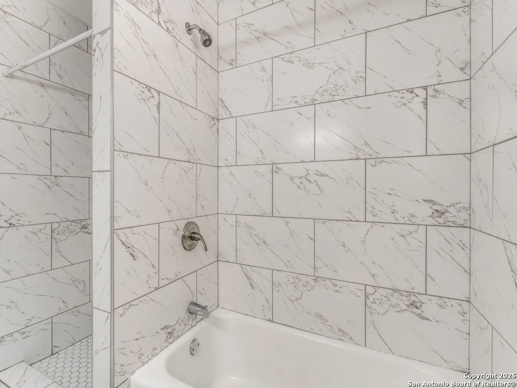 Photo of 615 Edgebrook