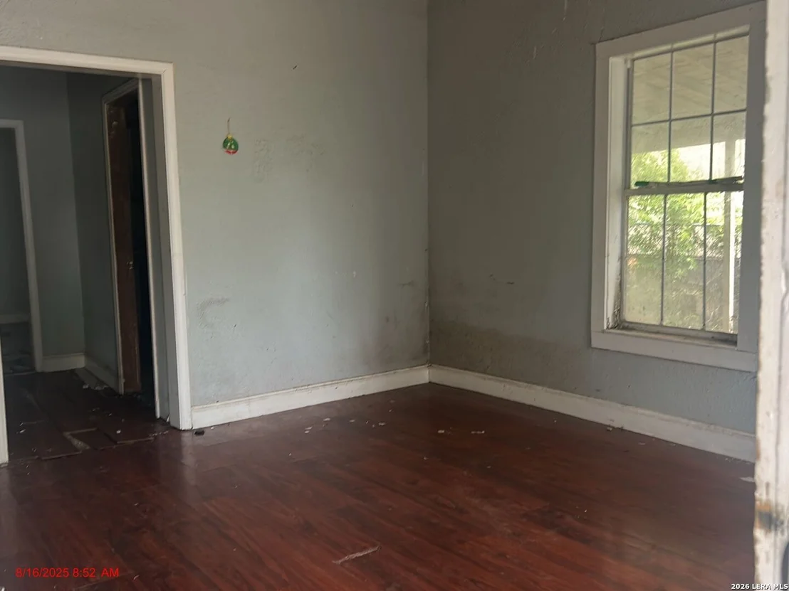 Photo of 809 Leal