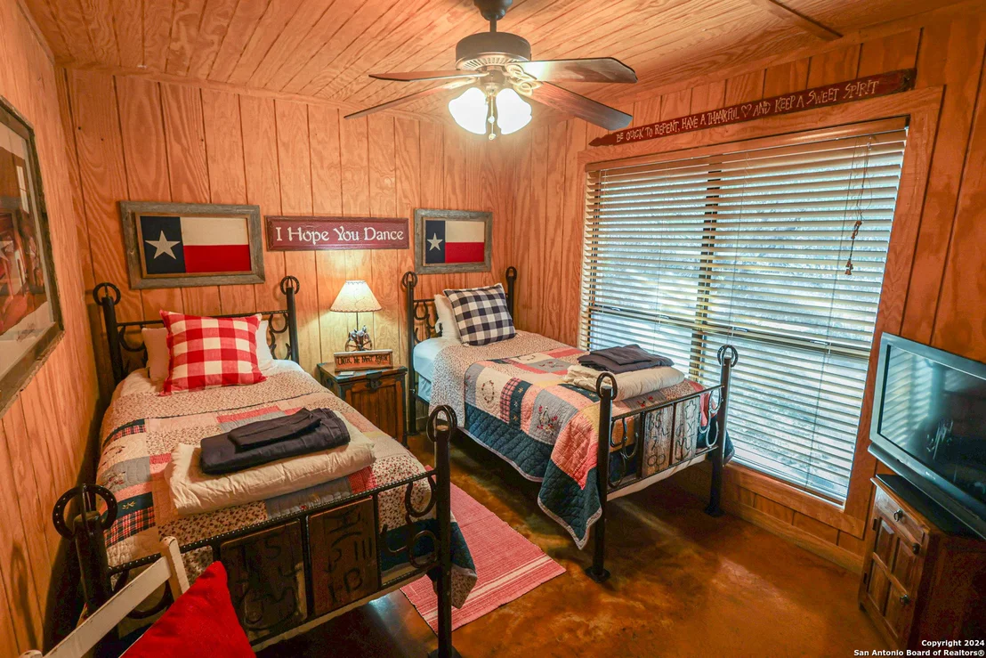 Photo of 1177 RIVER RD