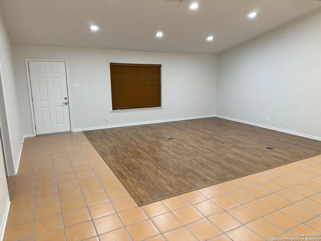 Photo of 136 Lakeview Trace