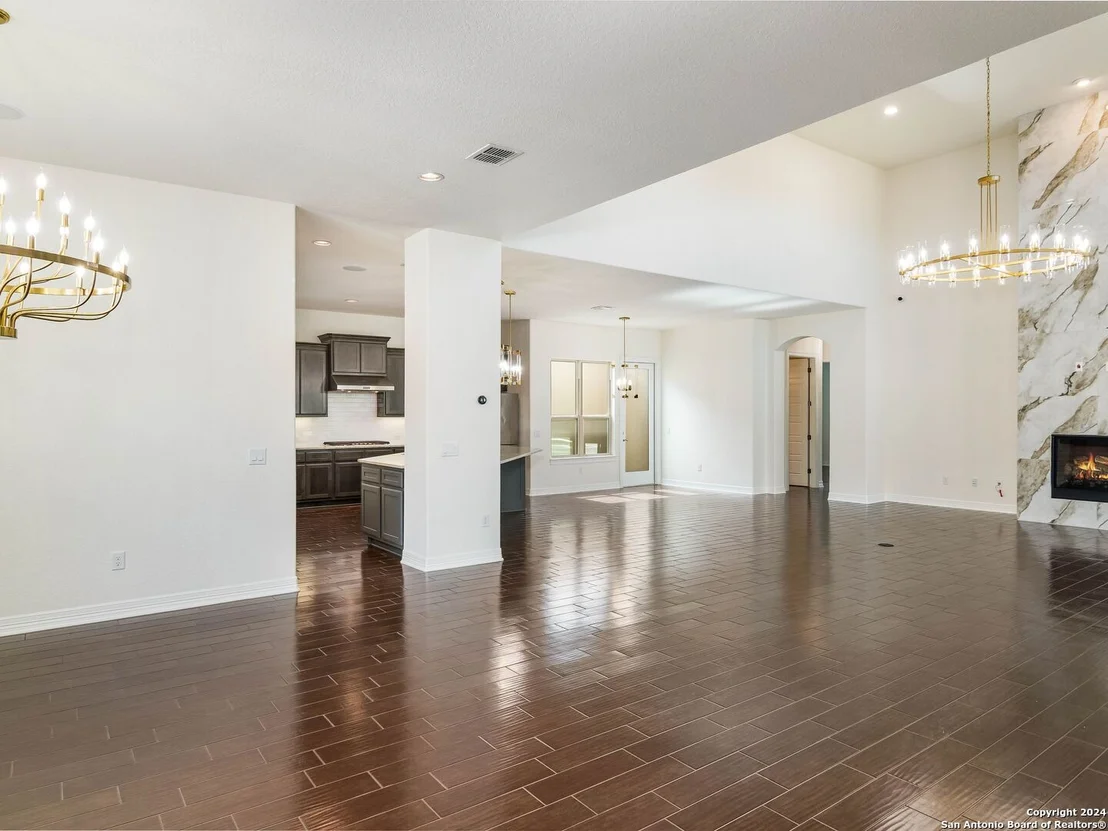 Photo of 7222 BLUFF RUN