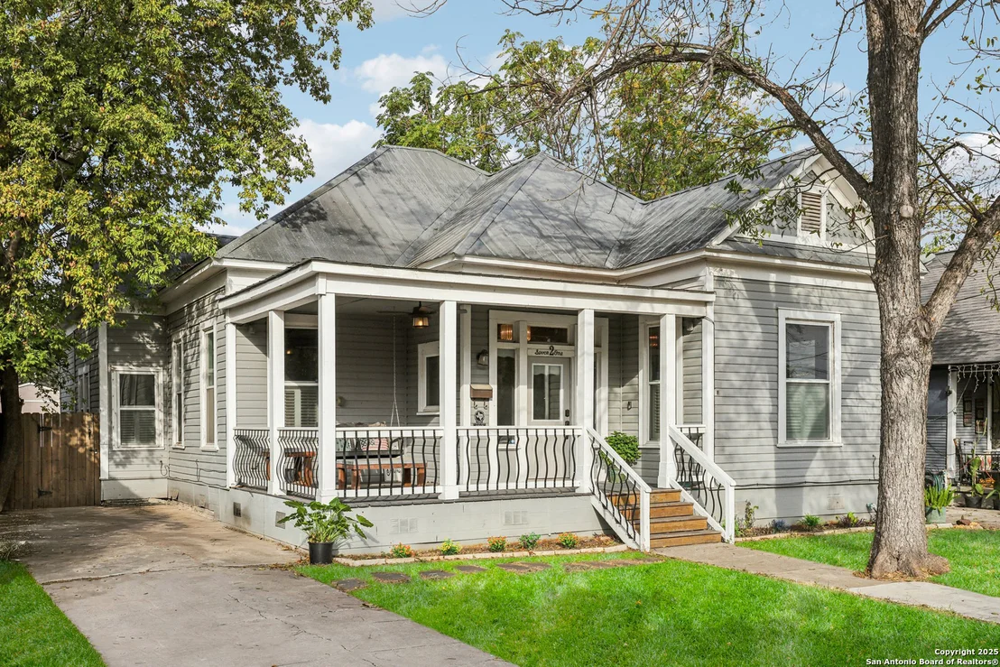 Photo of 721 Saint James