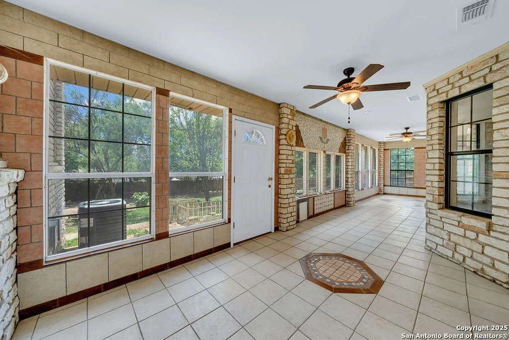 Photo of 301 Red Oak