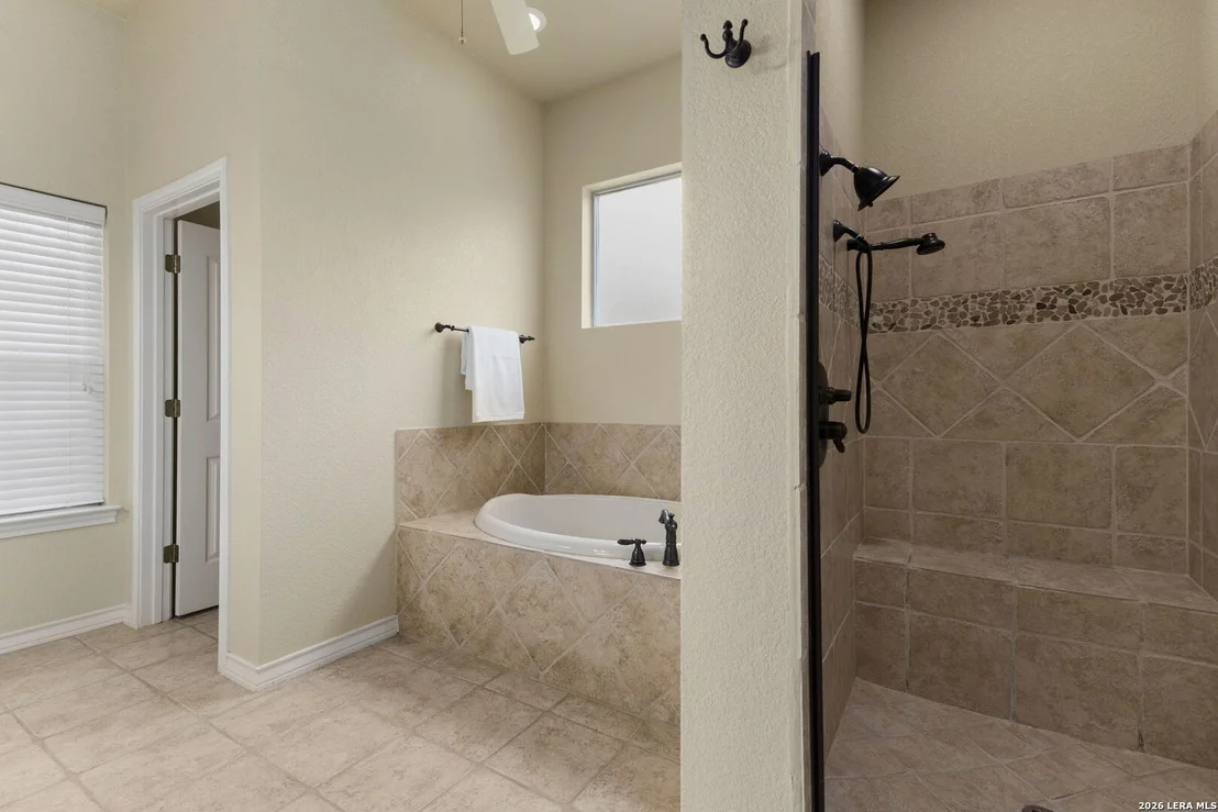Photo of 128 Comal Oak