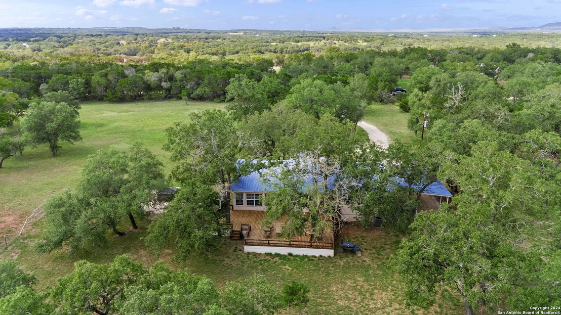 Photo of 592 Oakridge Trail