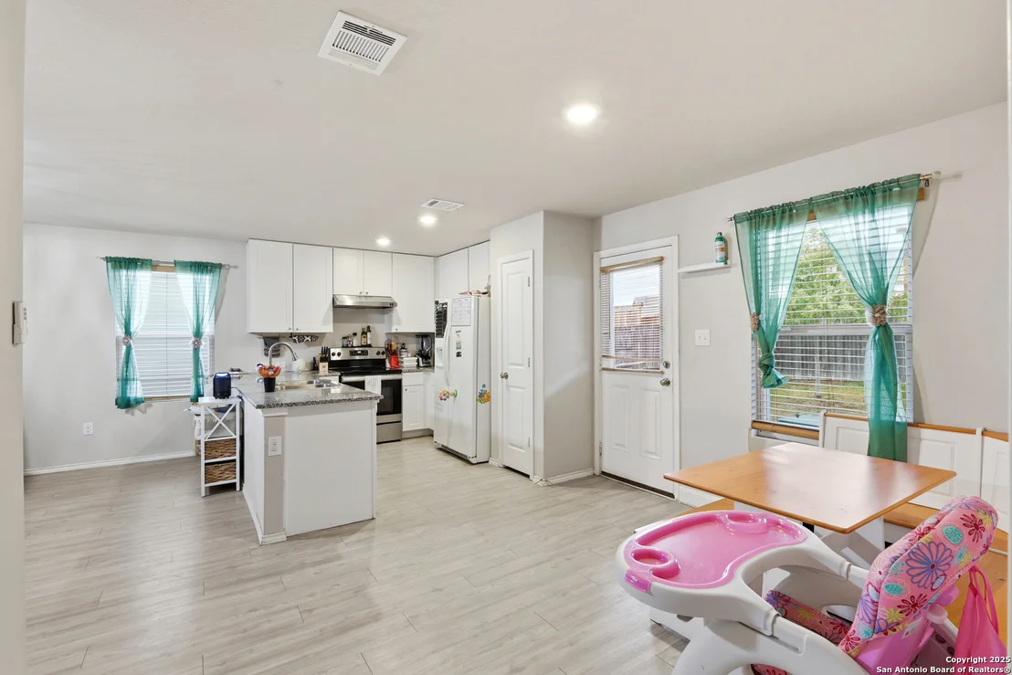 Photo of 5643 Vista Pont