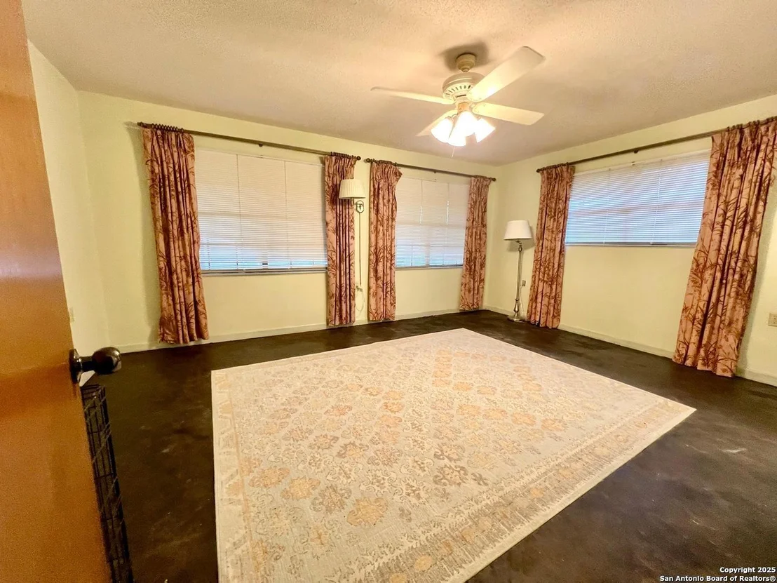 Photo of 433 Fort Clark Rd