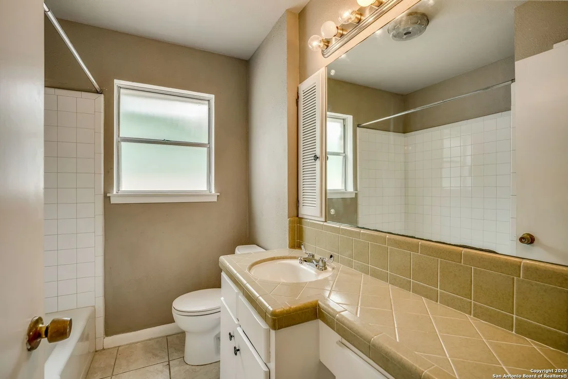 Photo of 6915 FOREST GRV