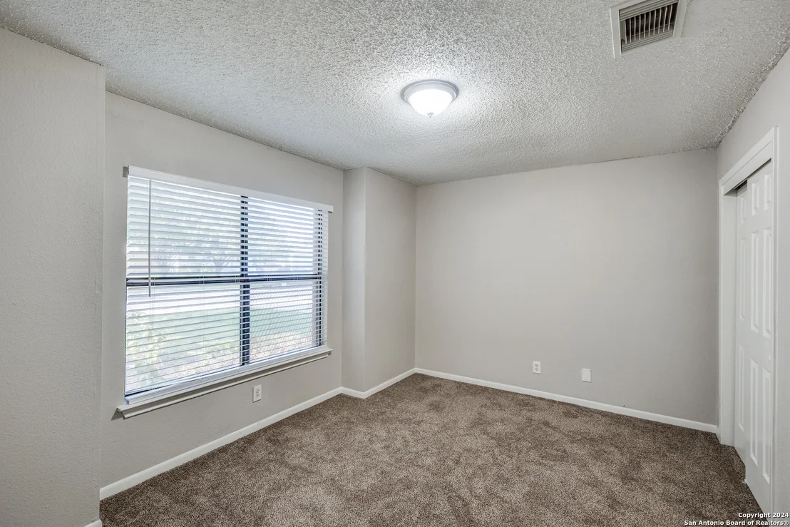 Photo of 8018 ROBBINS GLADE