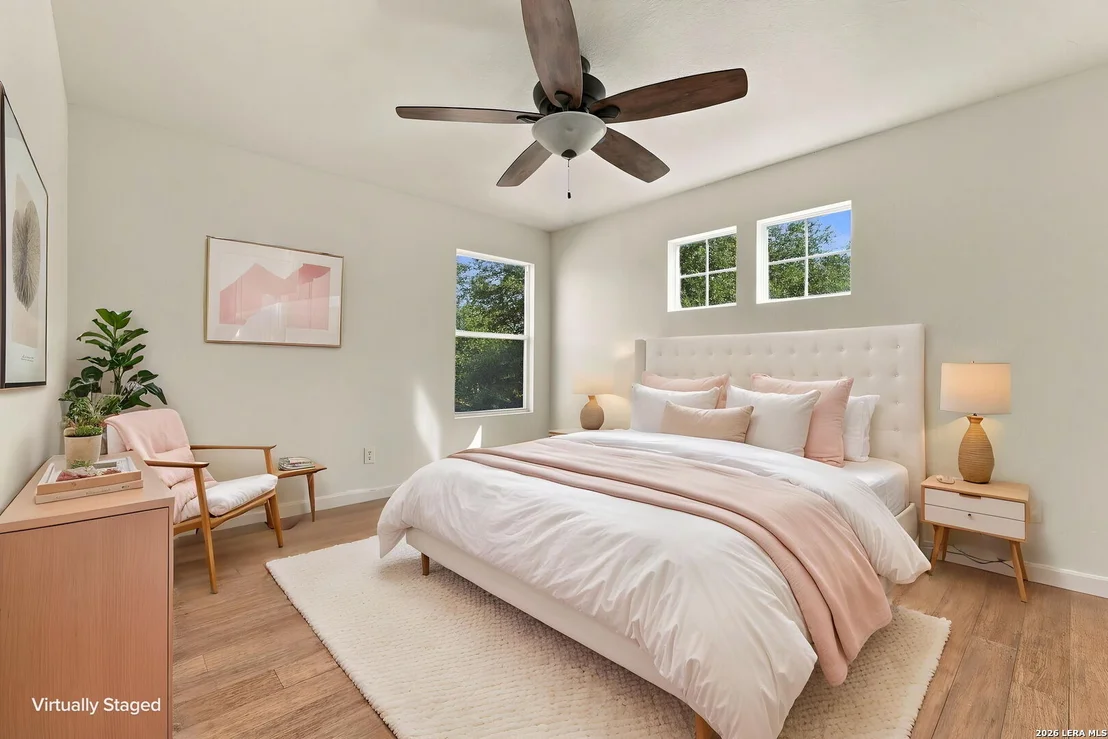 Photo of 233 JULIAN PT