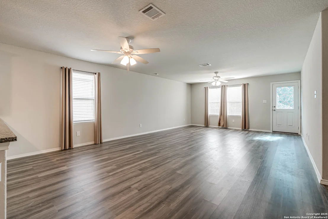 Photo of 10214 Robbins Bluff
