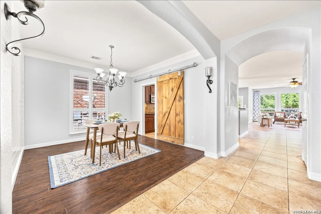 Photo of 430 White Cyn