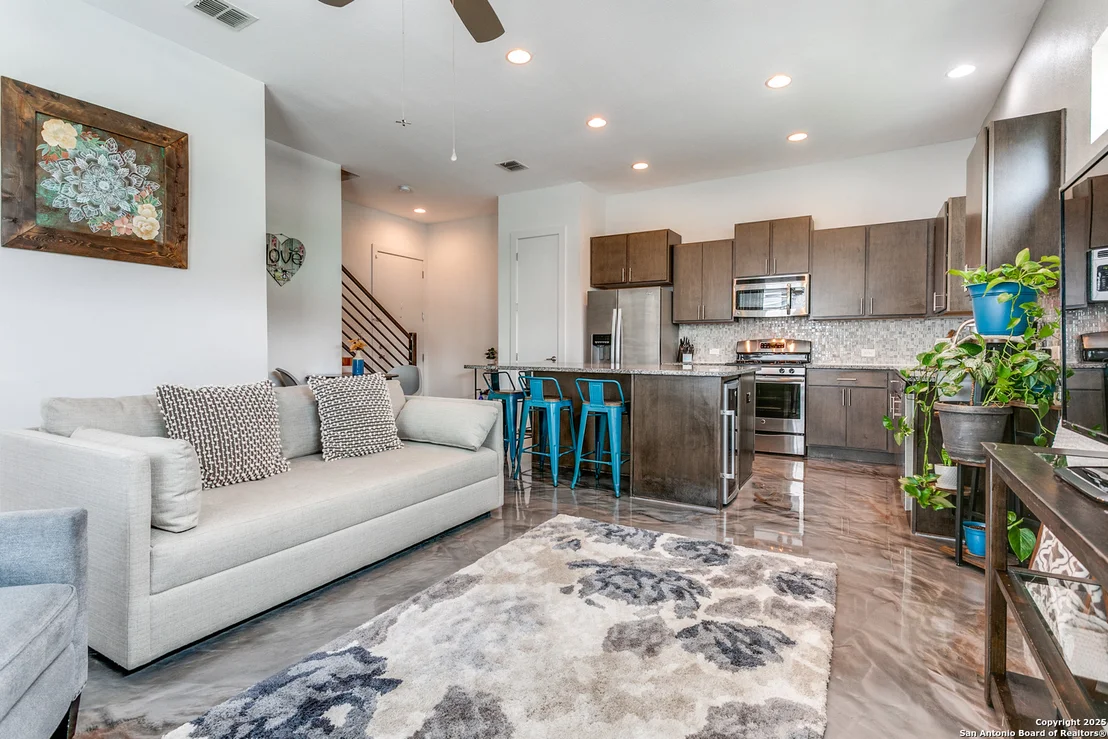 Photo of 232 E Cevallos UNIT 101