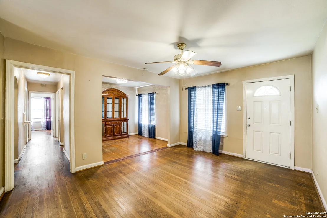 Photo of 1011 Thorain Blvd