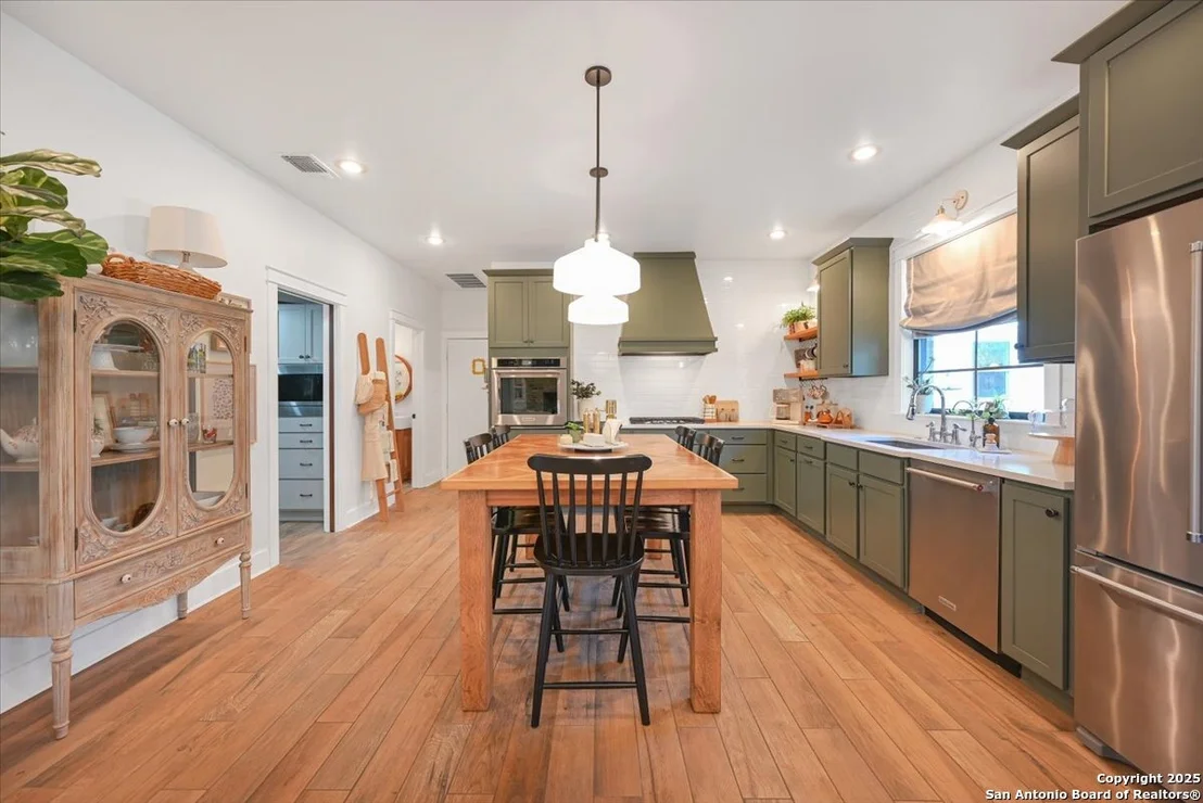 Photo of 6036 Circle Oak
