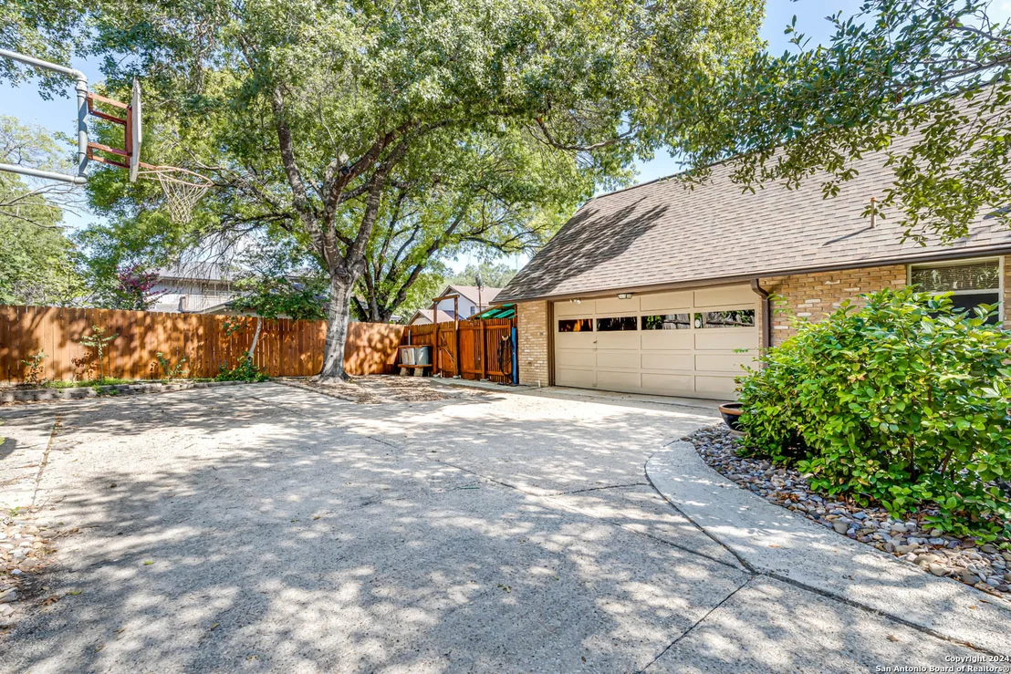 Photo of 111 IRONGATE RD