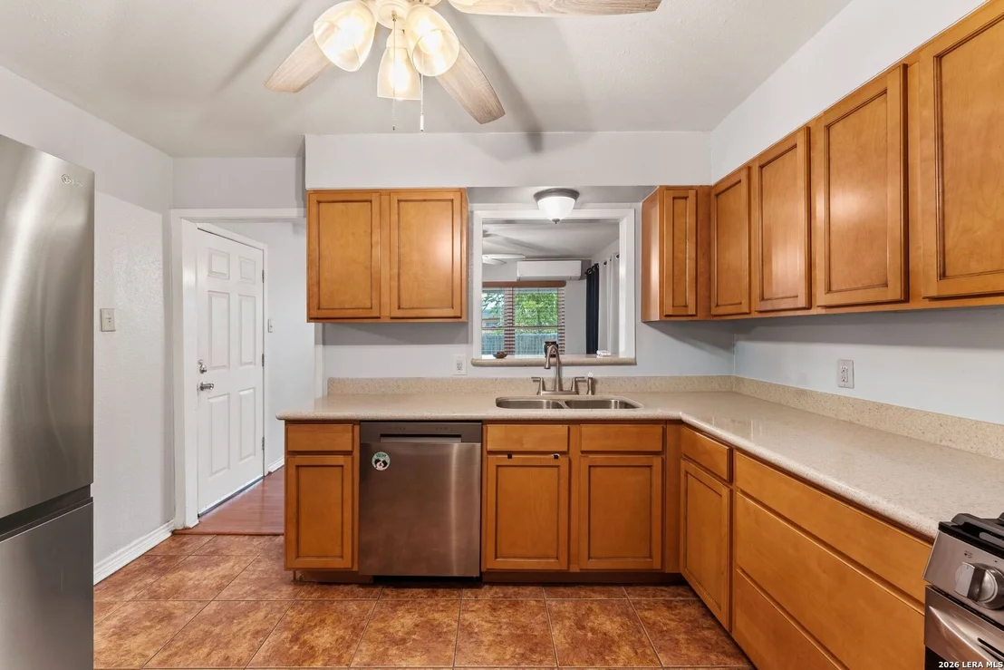 Photo of 359 Pilgrim Dr