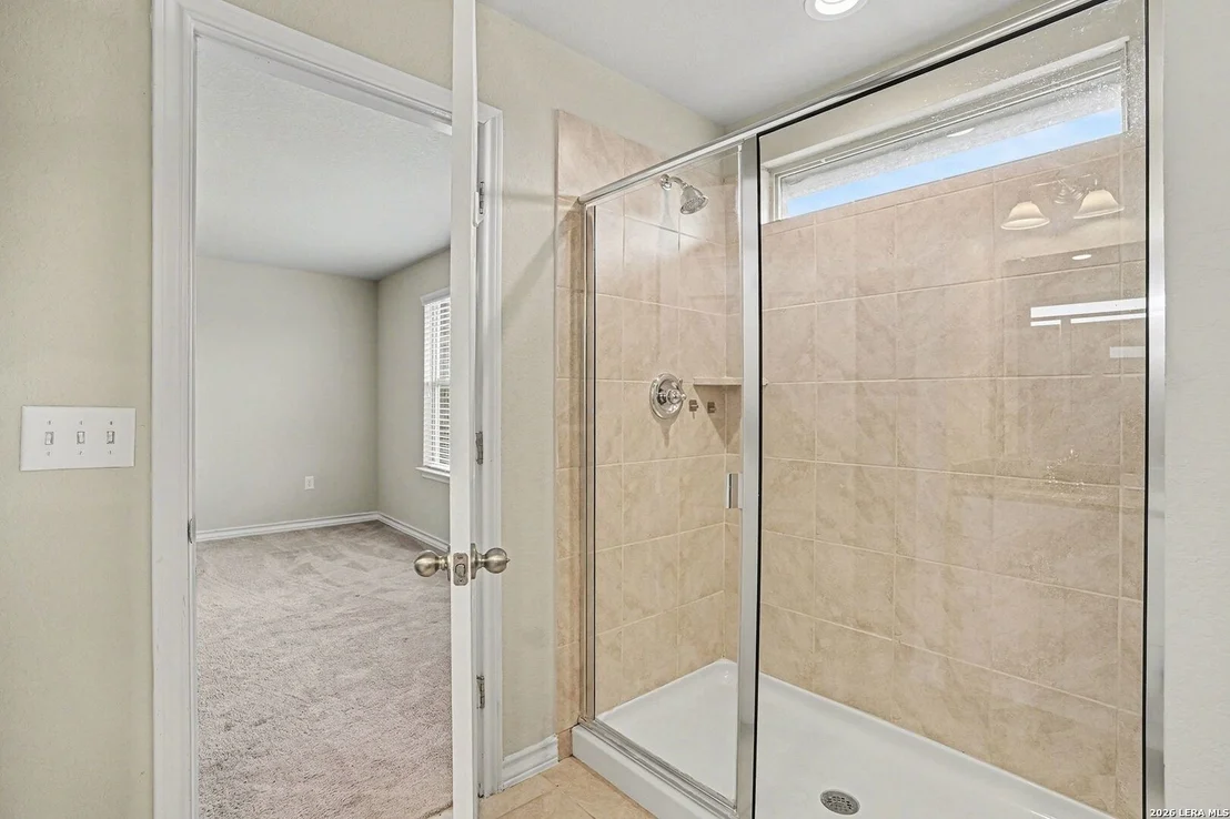 Photo of 8807 White Crown