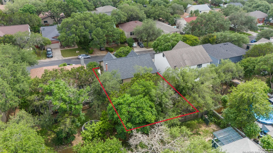 Photo of 7705 Wood Bluff