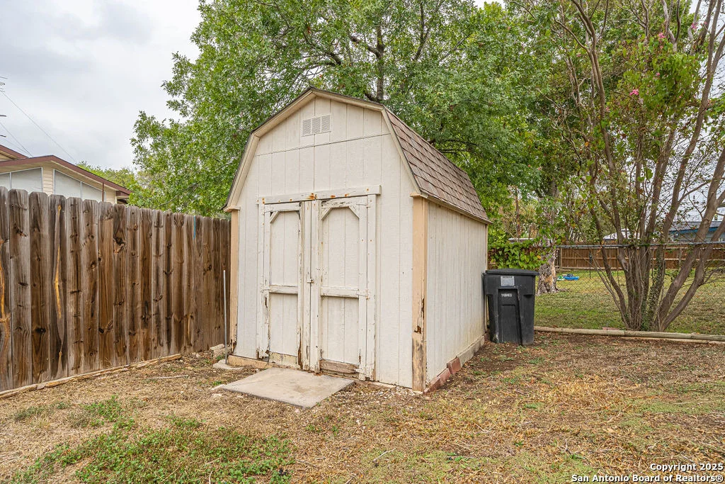 Photo of 7817 Hollow Oak