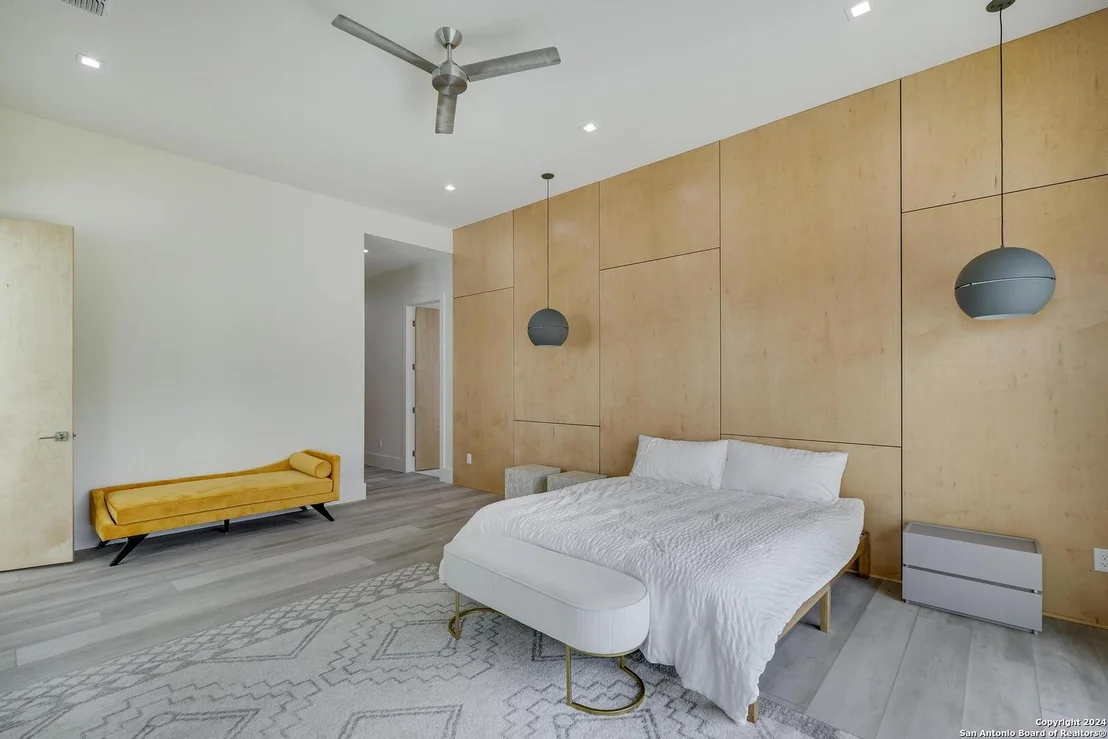 Photo of 25907 Morhiss Pt