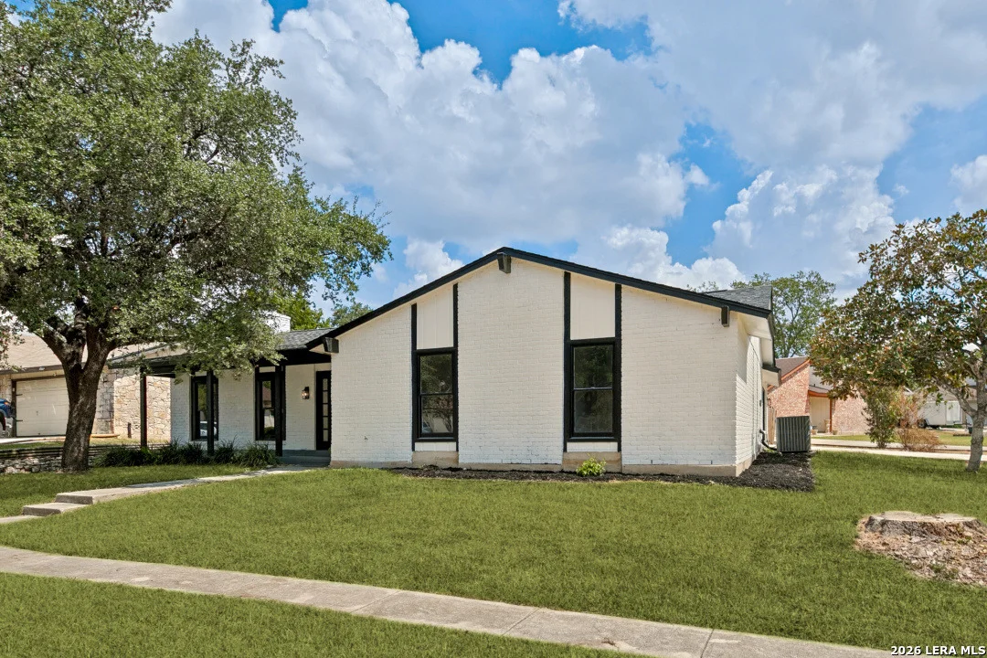Photo of 13702 PEBBLE WALK