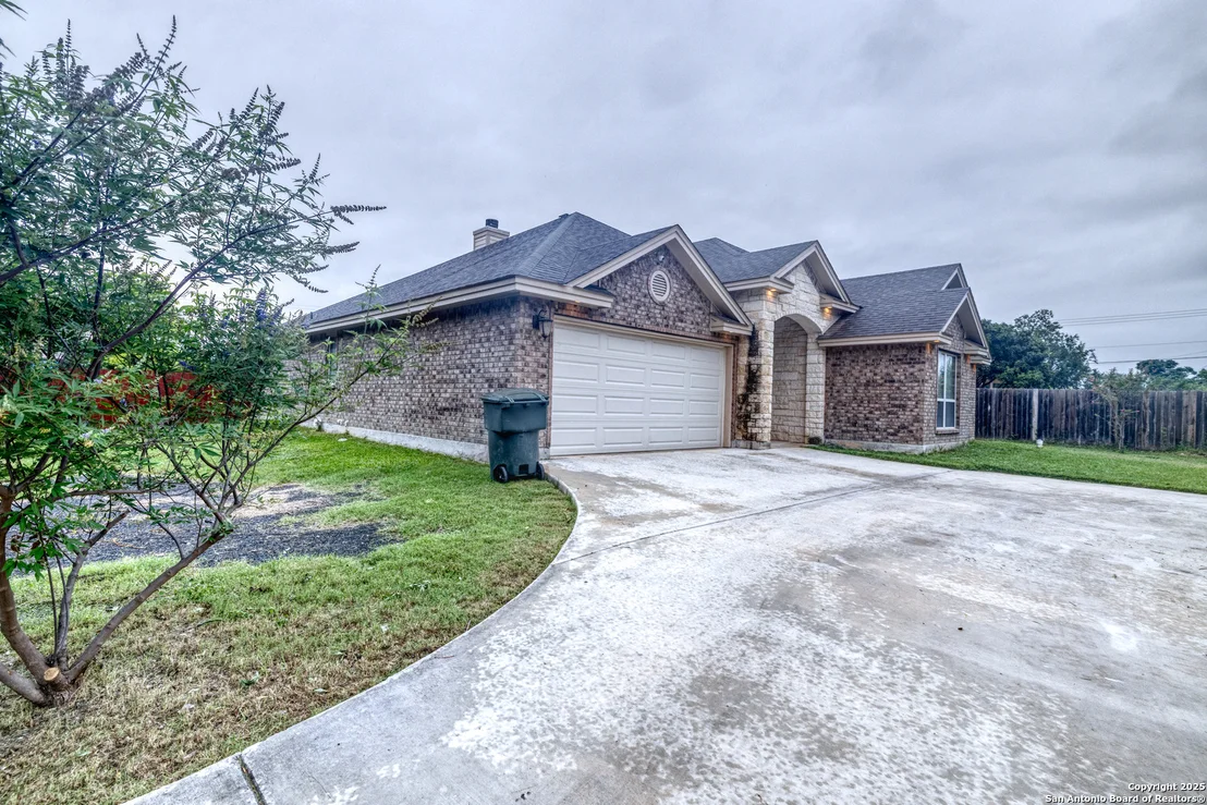 Photo of 2500 Garner Field RD