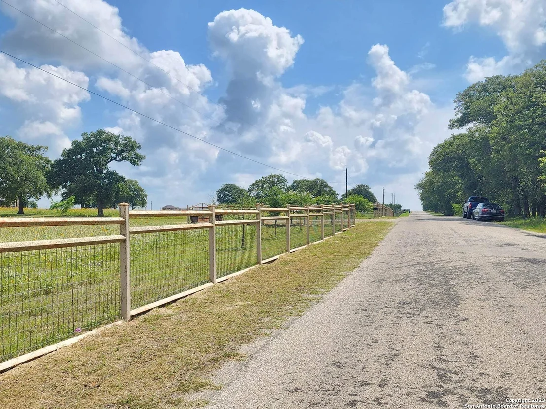 Photo of 1208 COUNTY ROAD 317