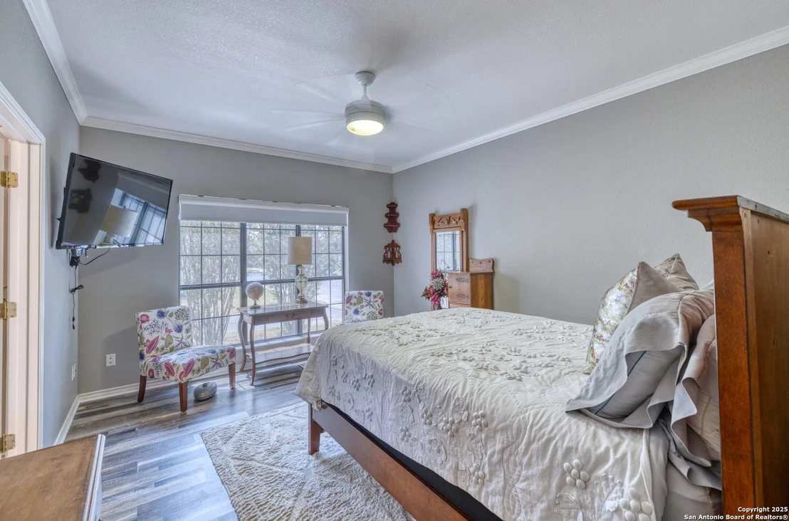 Photo of 6 Leona Heights