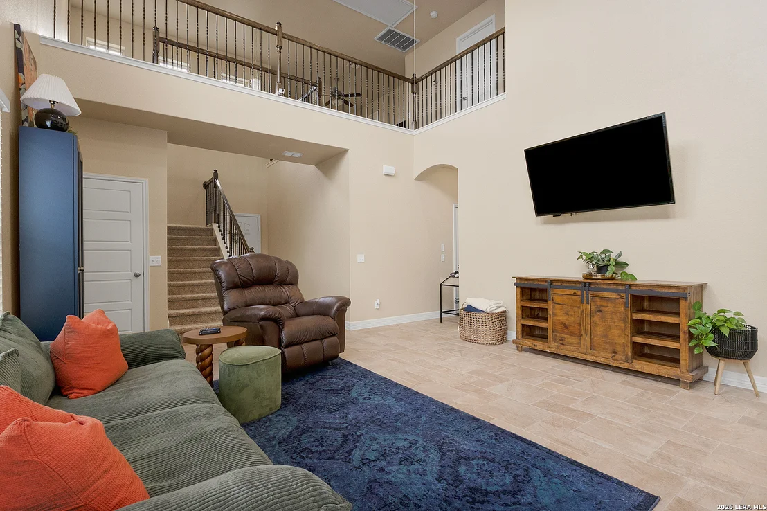 Photo of 617 COMMUNITY DR