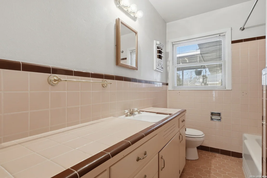 Photo of 346 NASH BLVD