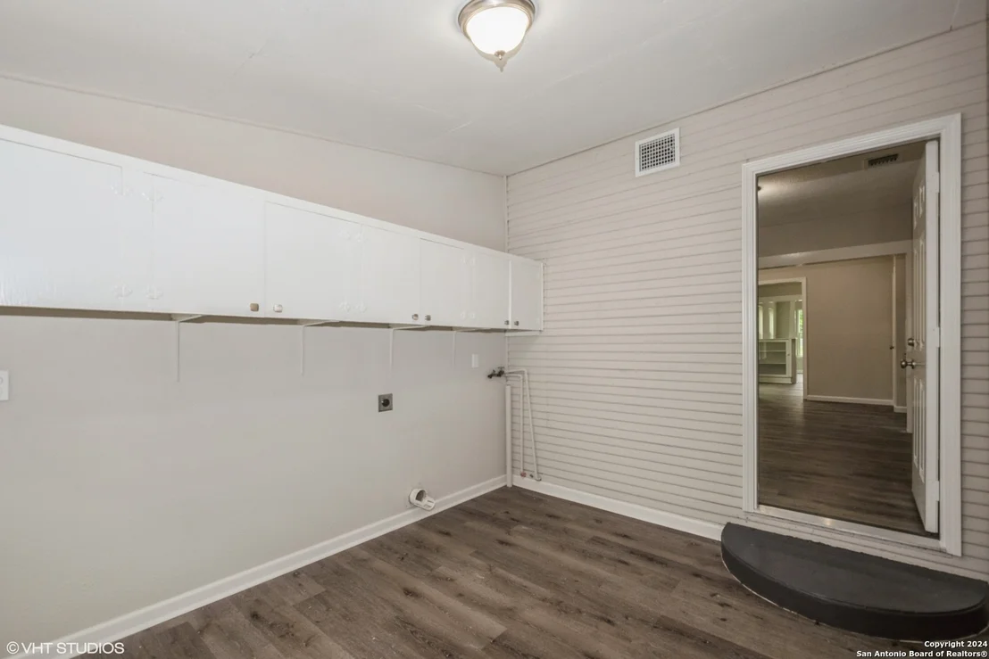 Photo of 100 NW 3RD ST