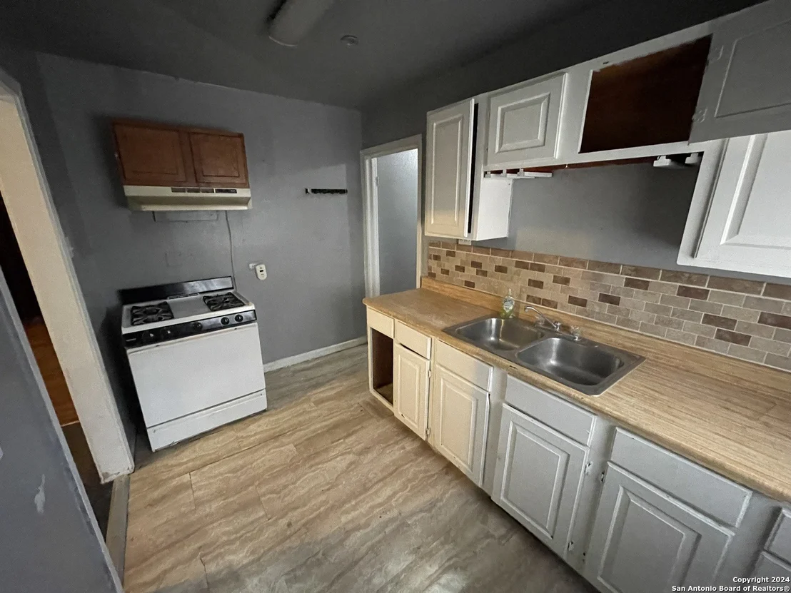 Photo of 1110 HERMINE BLVD