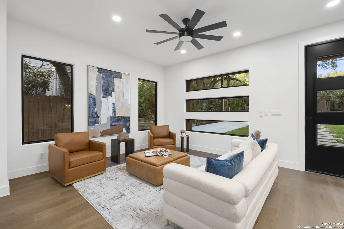 Photo of 434 College Blvd