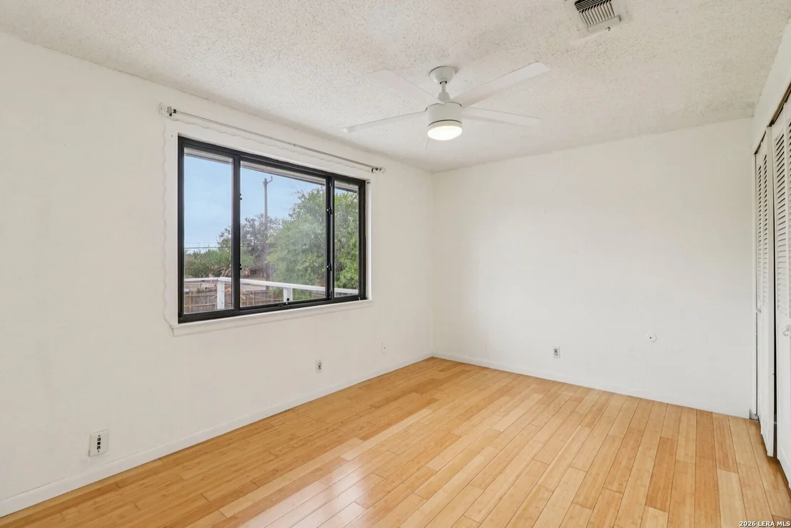 Photo of 302 WEATHERCOCK LN