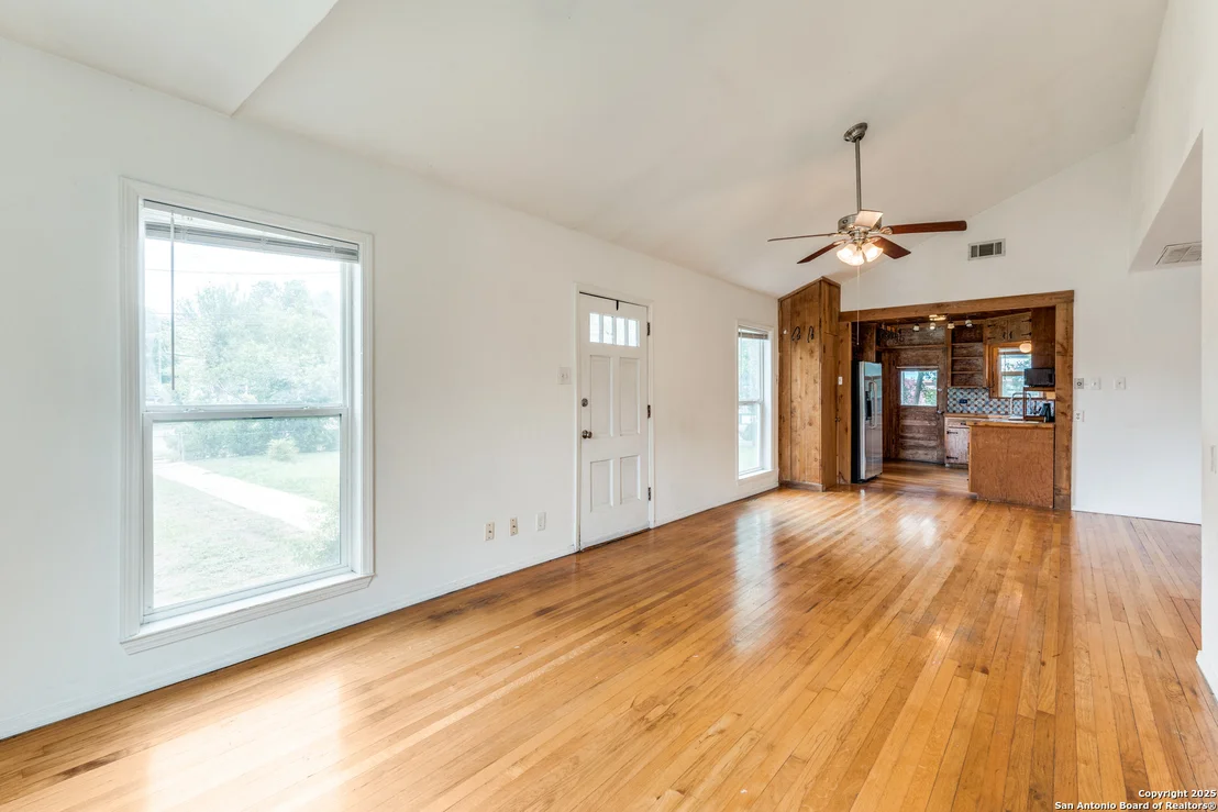 Photo of 106 Field Crest Dr