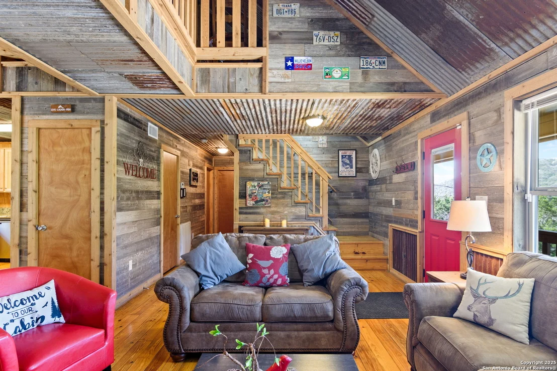 Photo of 420 Canyon Oaks