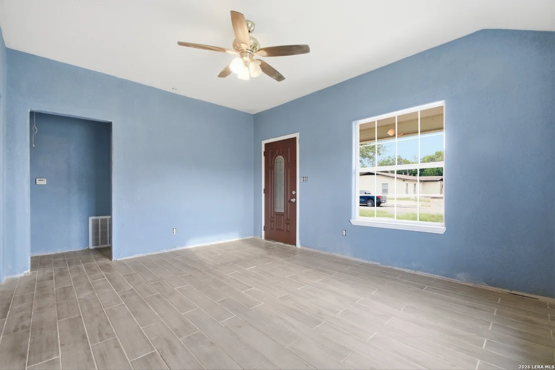 Photo of 939 W Harding Blvd