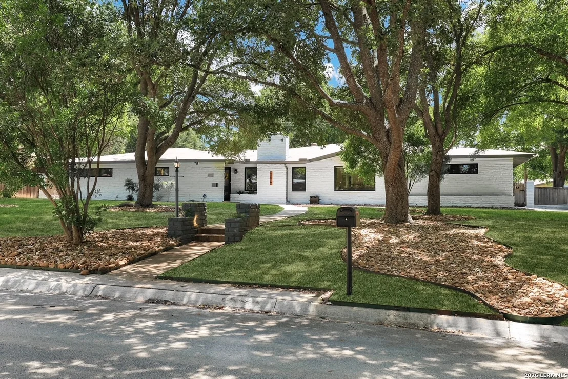 Photo of 204 Gardenview
