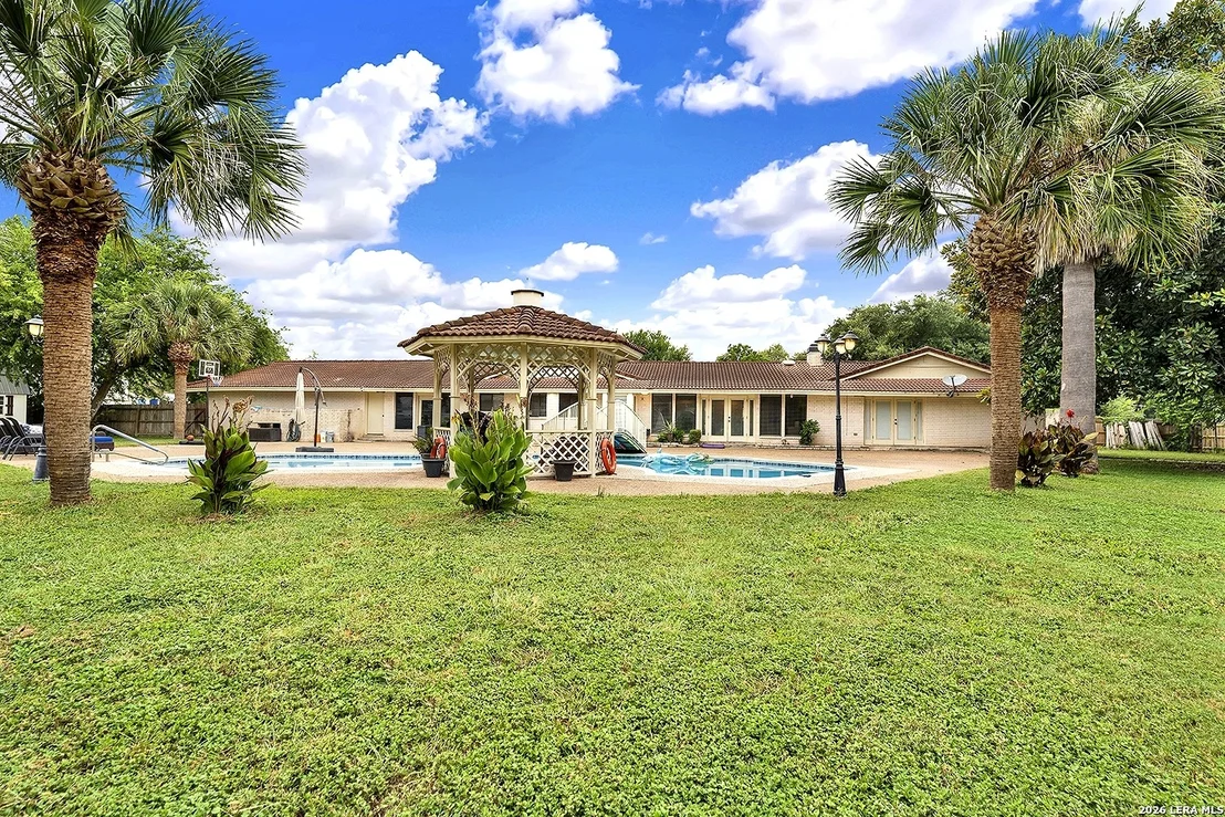 Photo of 5 AUGUSTA DR