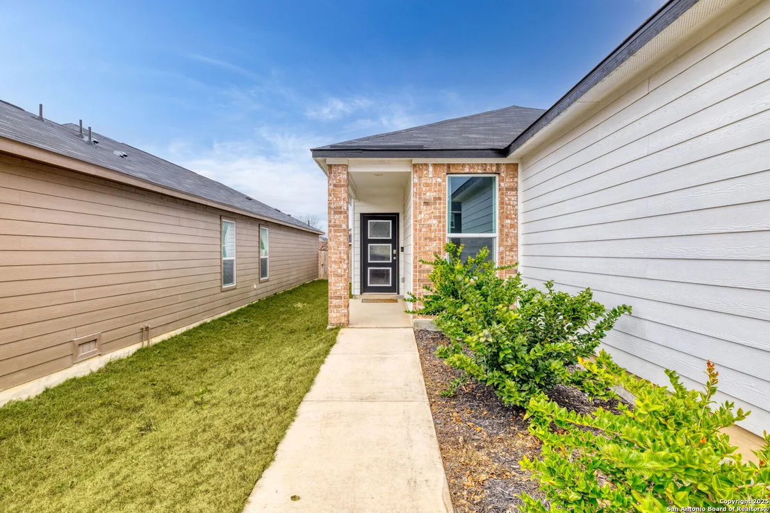 Photo of 8537 BAREFOOT LN