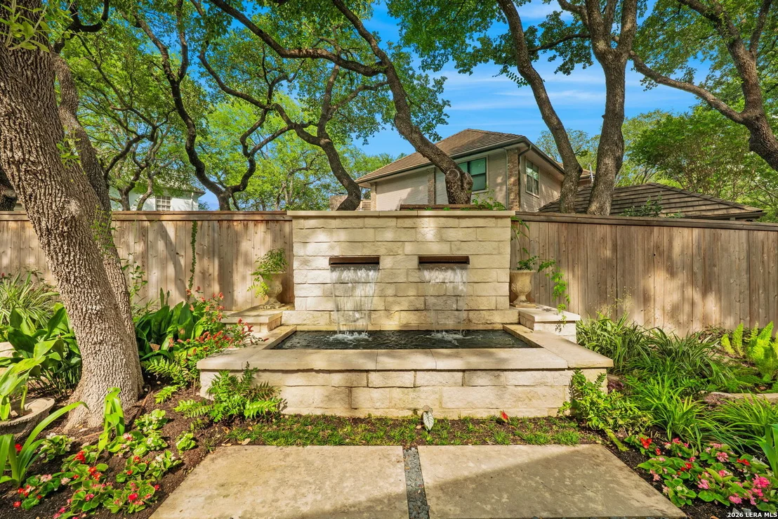 Photo of 2 CHATSWORTH WAY