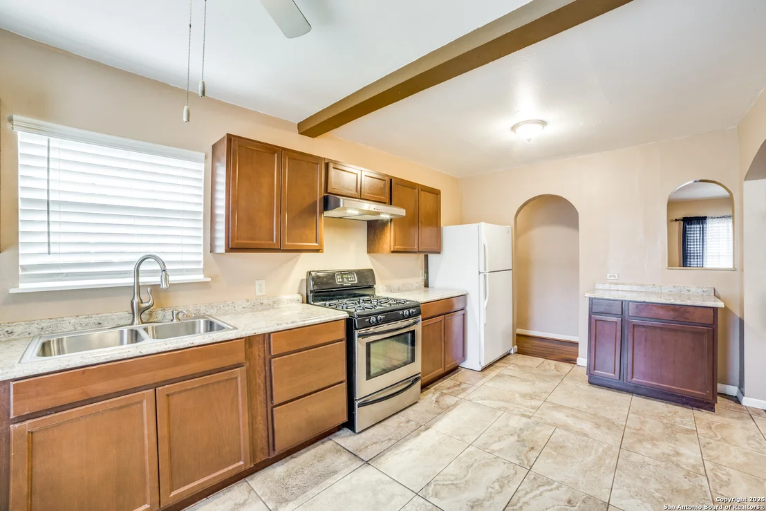 Photo of 1011 Thorain Blvd