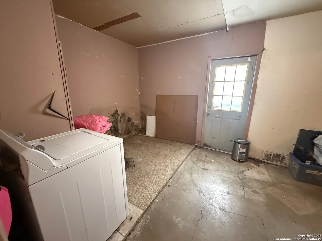 Photo of 9331 Odem