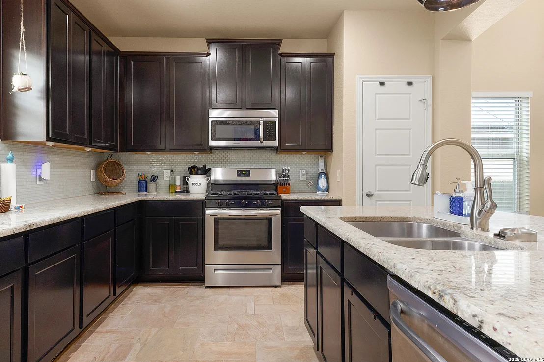 Photo of 617 COMMUNITY DR