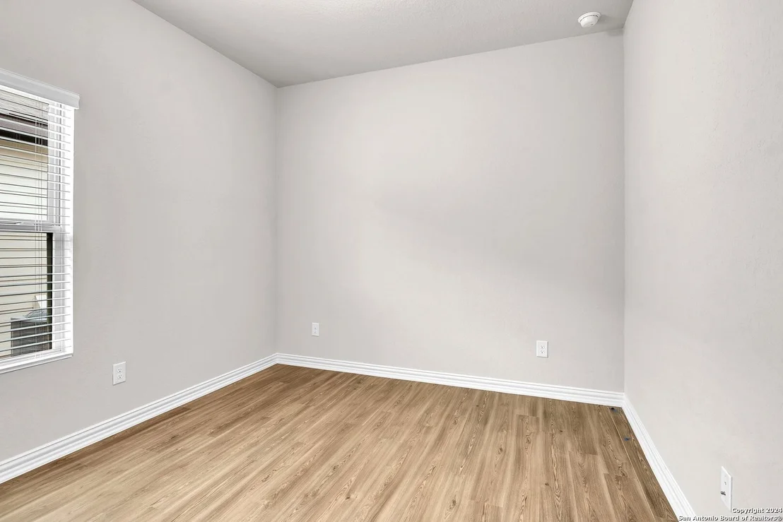 Photo of 5511 Devils Gate