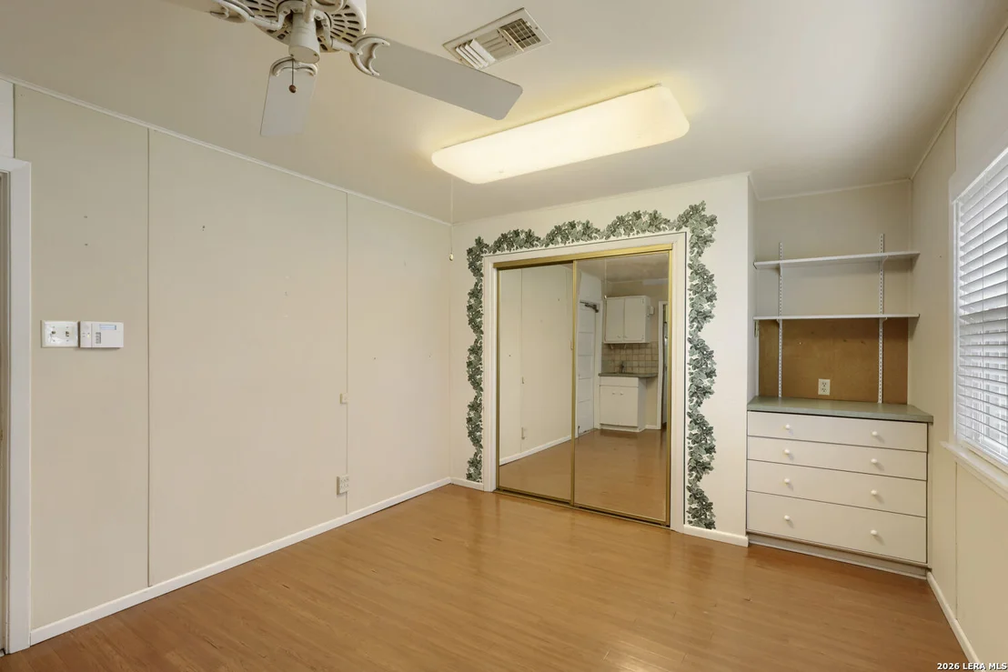Photo of 105 HARRIETT DR